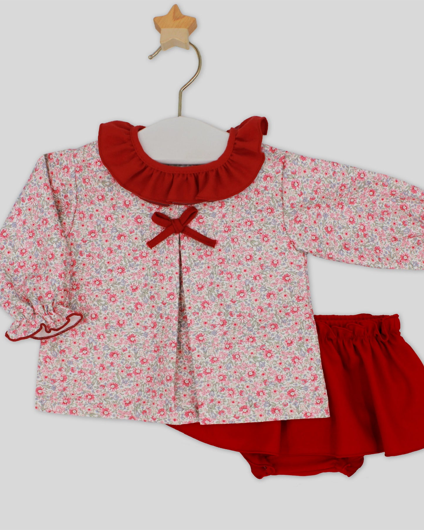 Camisa y Falda Roja