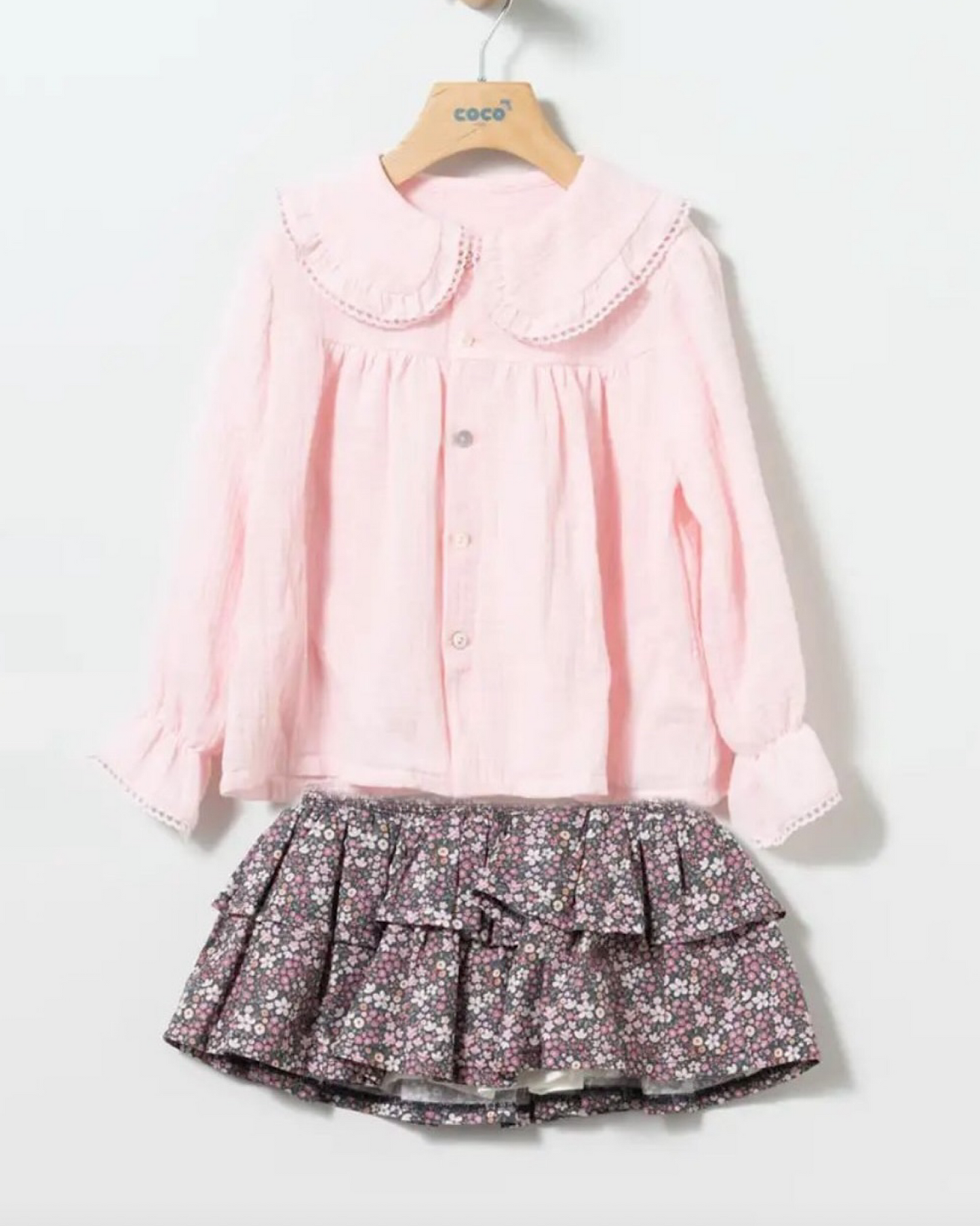Falda Flores y Camisa Rosada